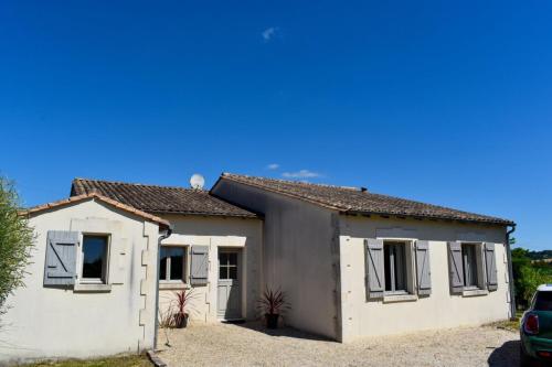 L'acacia- Charming house for a countryside gateway - tennis court gîte à louer Curac