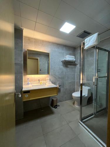 Superior Twin Room image 9