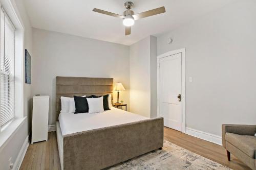 Beaming & Roomy 2BR Apt near Shops