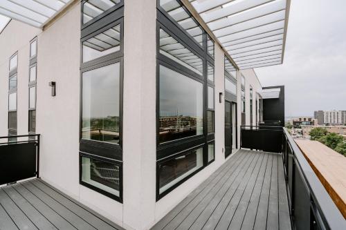 Balcony/terrace, Stunning Penthouse Loft - Private Deck - Espadin LoHi in Highland