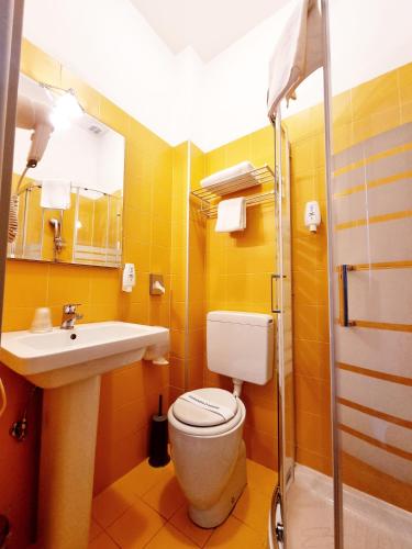 Single Room image 6