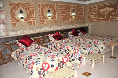 1 double bed, 2 twin beds