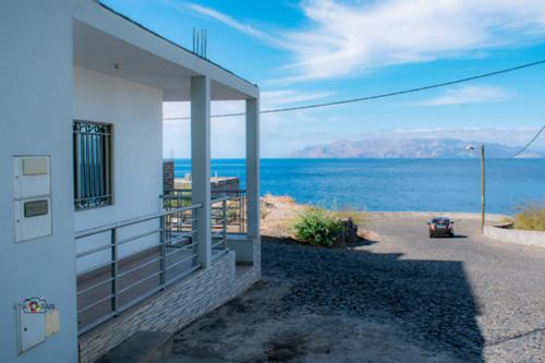 Entire House, 5 minutes from Fonte Bila Beach