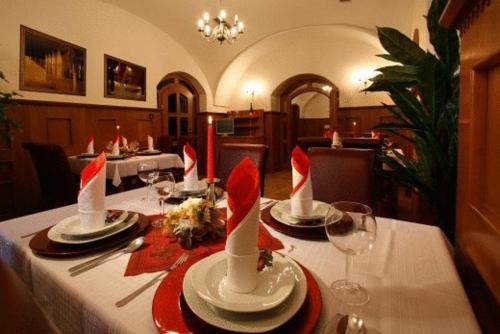 餐廳, 魯西福納卡斯蒂爾酒店 (Kastiel Lucivna) in 魯奇夫納