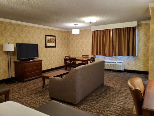 Best Western Plus Humboldt House Inn - image 13