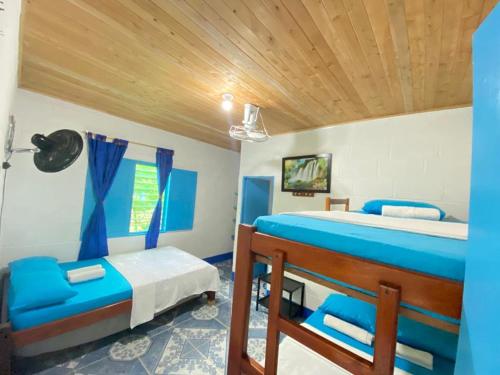 1 double bed, 3 twin beds