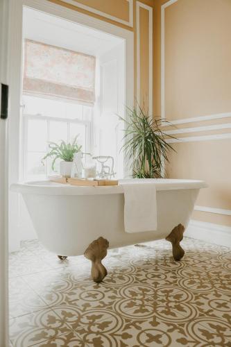 Abbeyview House B&B and Glamping 3