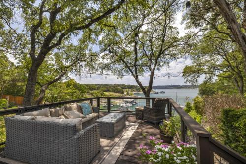 Lakefront on Lake Travis residence in Austin, USA