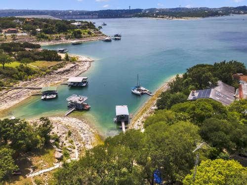 Lakefront on Lake Travis residence in Austin, USA
