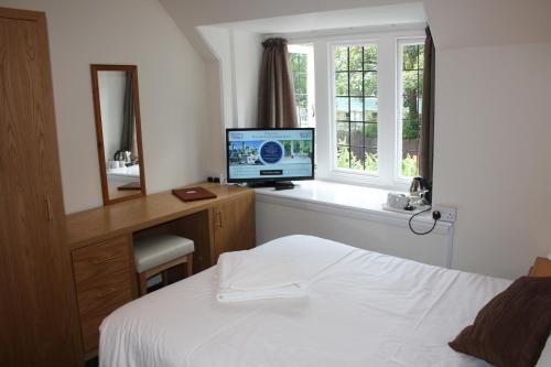 Basic Double Room image 4