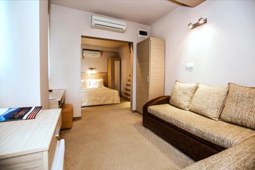 Expo Hotel - image 6