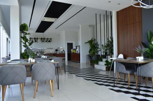 Green Hills Suites - image 11