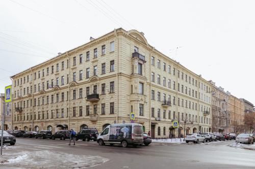 FRANK PORTER Светлая студия на Достоевского