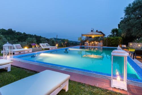 Villa Arsina, Modern Italian Tradition. Private Pool