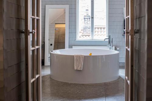 Bathroom, V Hotel Helsingborg, BW Premier Collection in Slottshojden