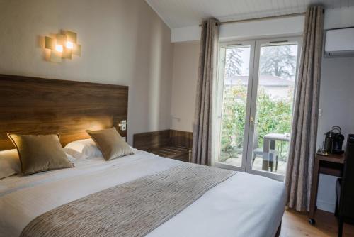 Logis Hotel Le Petit Casset - La Boisse