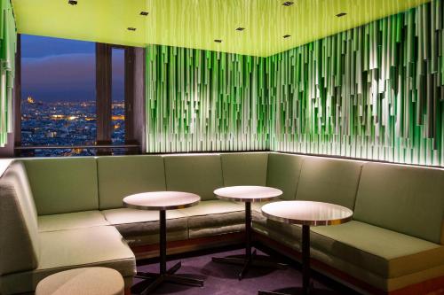 Bar/lounge, Pullman Paris Montparnasse in 14th - Tour Montparnasse