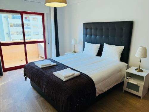 . Beautiful Apartment - Family and Group of Friends