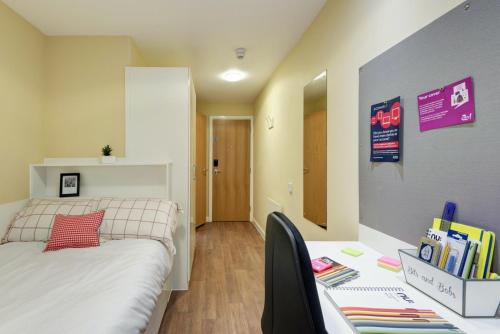 Bright Ensuite Rooms for STUDENTS Only, BANGOR - SK