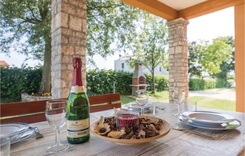 Restorāns, Three-Bedroom Holiday Home In Barban in Grandici