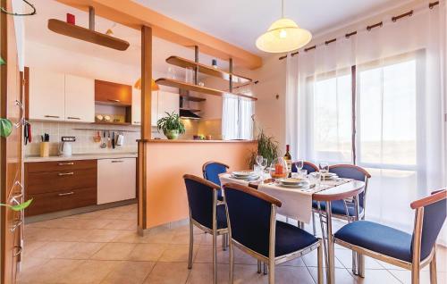 virtuve, Three-Bedroom Holiday Home In Barban in Grandici