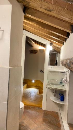 浴室, La vecchia casa di moda in 科爾托納