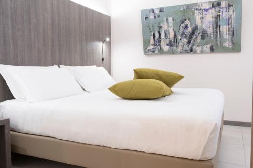 Basic Triple Room image 10