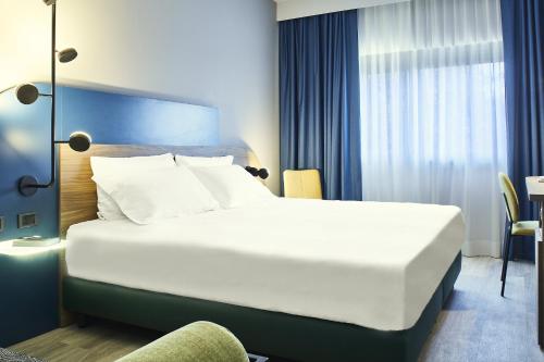 1 queen bed, 2 twin beds