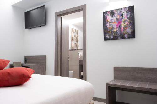 Double Room image 10