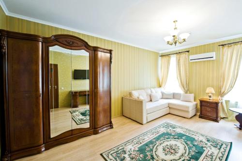 เอฟโรฟีสกี้ (Evropeyskiy) in เปเชอร์สกี