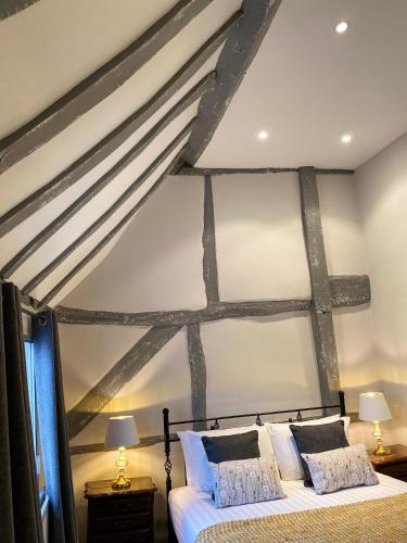 White Hart Hotel - image 7