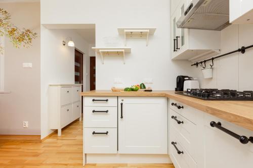 Apartment Grzybowska by Noclegi Renters, Варшава (фото 10)