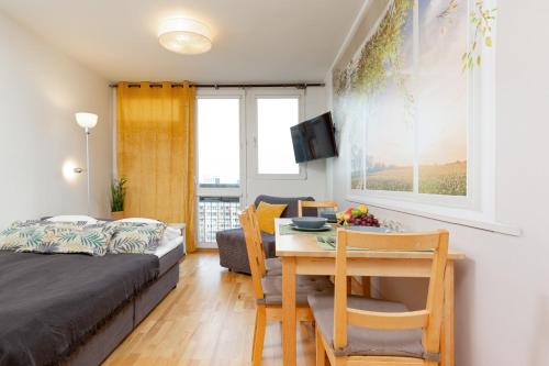 Apartment Grzybowska by Noclegi Renters, Варшава (фото 8)