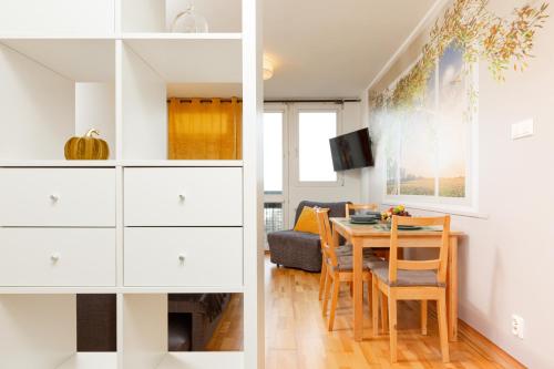 Apartment Grzybowska by Noclegi Renters, Варшава (фото 7)