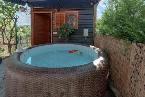 Karstais baseins, Kuca za odmor Rukova Hiza, sauna, jacuzzi in Gornja Stubica