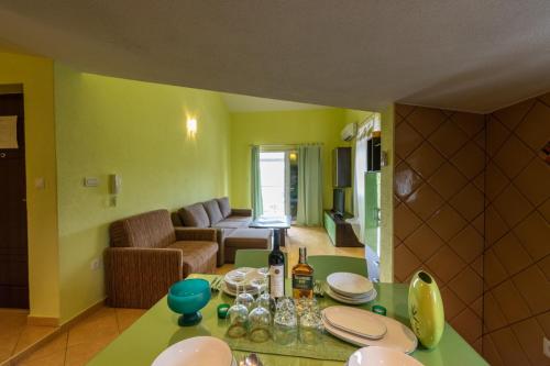 Apartment in Vinišce with Balcony, Air condition, WIFI, Washing machine (4753-3)