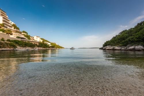 Apartment in Vinišce with Balcony, Air condition, WIFI, Washing machine (4753-3)