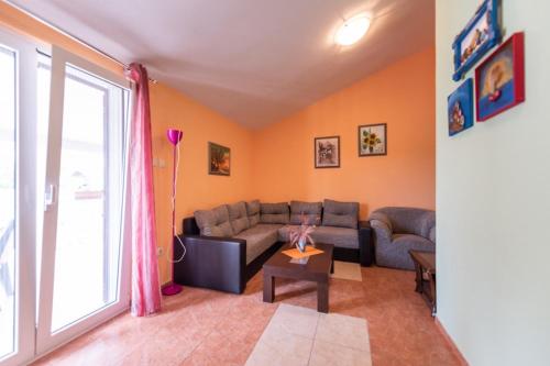 Apartment in Vinišce with Balcony, Air condition, WIFI, Washing machine (4753-7)