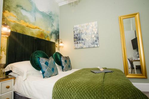 Double Room with Private Bathroom image 5