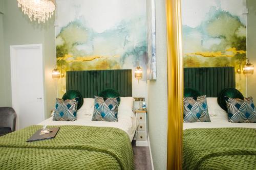 Double Room with Private Bathroom image 2