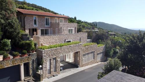 VILLA LE MANDRIE 7&2, Emma Villas