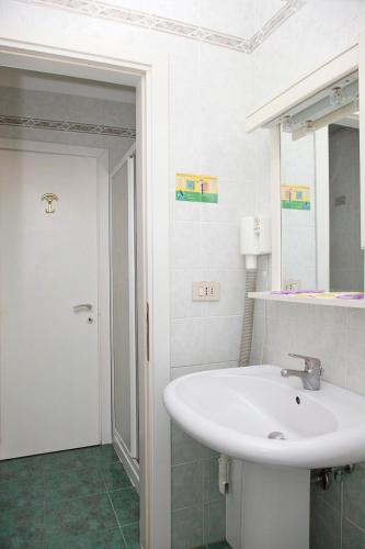 Ute Hotel - image 14