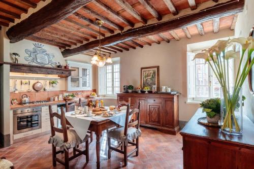 Villa Brunetta, Discover your Modern but Traditional Villa in Lucca