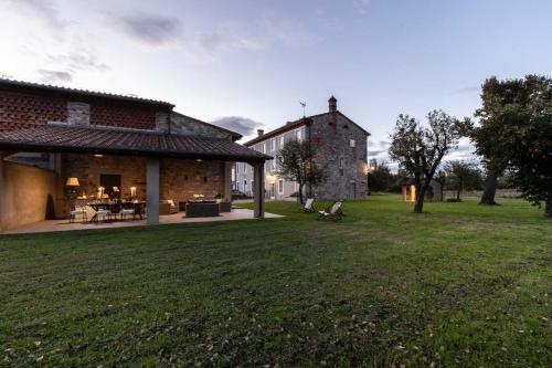 Villa Brunetta, Discover your Modern but Traditional Villa in Lucca