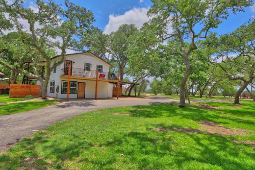 Pancho and Lefty's - Bohemian Rhapsody - Apartment - Wimberley