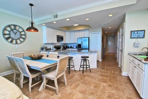 San Carlos by Youngs Suncoast