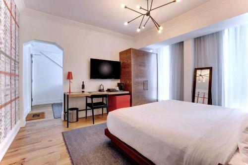 The Walper Hotel, part of JdV by Hyatt Room Type - King Suite