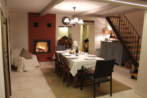 le mas de leoux in Cornillon-sur-l'Oule