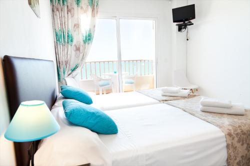 Studio with Sea View (2 Adults) image 4