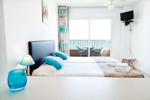 Studio with Sea View (2 Adults) image 5